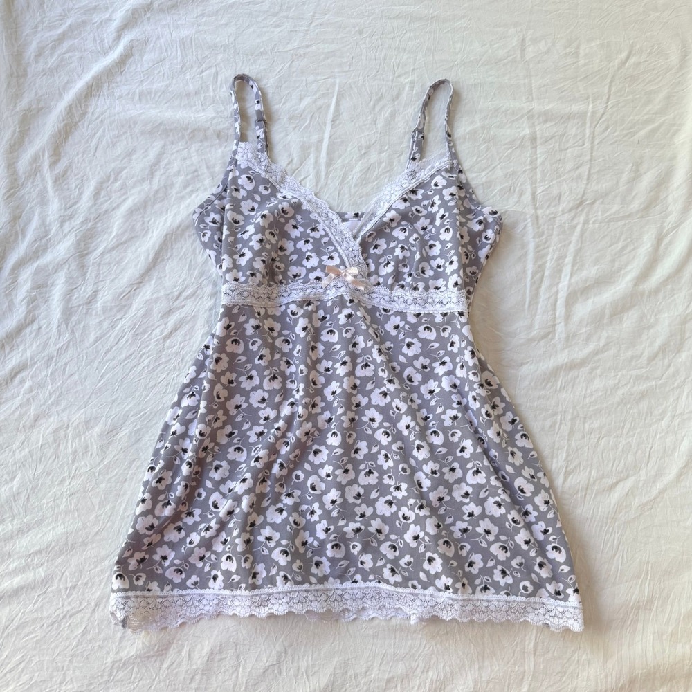 Marilyn Monroe Floral Lace Trim Chemise Nightgown Grey White Medium